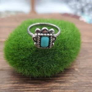 Avon Elegant Silver Tone Turquoise Ring Size 4 R802